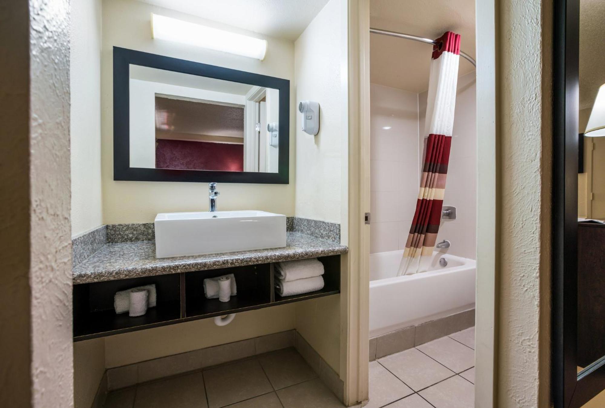 Red Roof Inn North Dallas - Park Central Dış mekan fotoğraf