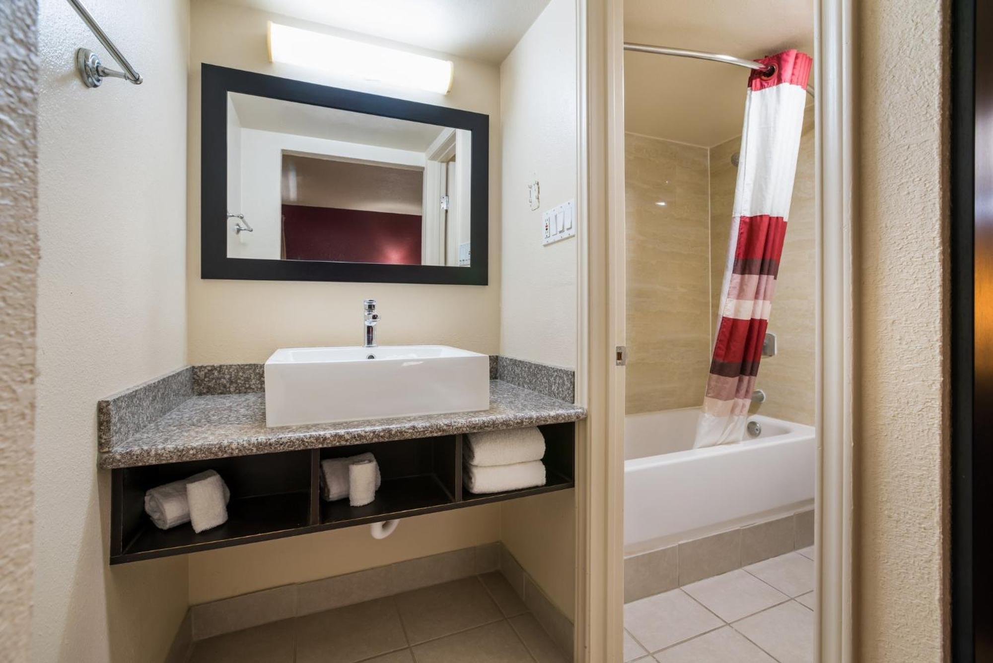 Red Roof Inn North Dallas - Park Central Dış mekan fotoğraf