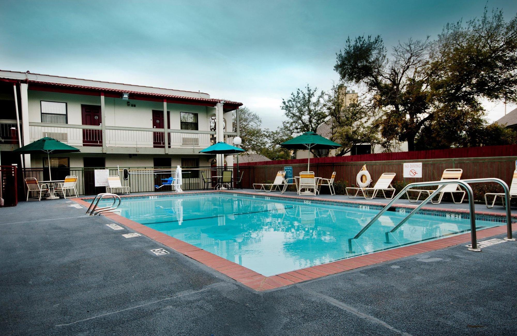 Red Roof Inn North Dallas - Park Central Dış mekan fotoğraf