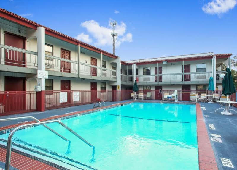 Red Roof Inn North Dallas - Park Central Dış mekan fotoğraf